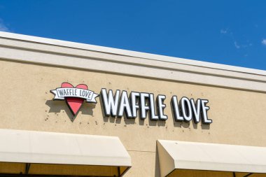 Salt Lake City, Utah, ABD - 15 Mayıs 2023: Salt Lake City, Utah, ABD 'deki Waffle Love dükkanının yakın çekim işareti.