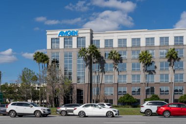 Tampa, FL, ABD - 8 Ocak 2022: Amgen ofis binası Tampa, FL, ABD 'de gösterilmektedir. Amgen Inc., çok uluslu bir biyofarmasötik şirketidir..