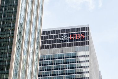 New York, New York, ABD - 21 Ağustos 2022: UBS Americas Şube Ofisi New York, ABD. UBS Group AG İsviçre merkezli bir yatırım bankası ve finans hizmeti şirketidir..