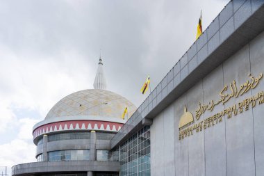 Bandar Seri Begawan, Brunei - 15 Şubat 2025: Bandar Seri Begawan 'ın kalbinde bulunan Kraliyet Regalia Müzesi (Malay: Muzium Alat Kebesaran Diraja).
