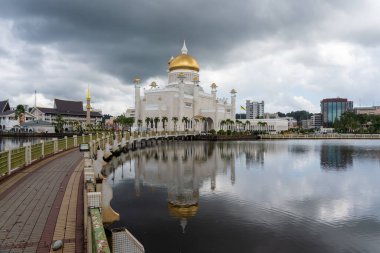 Bandar Seri Begawan, Brunei - 15 Şubat 2025: Bandar Seri Begawan, Brunei 'deki Kraliyet İslami Camii, Sultan Ömer Ali Seydidin Camisi.