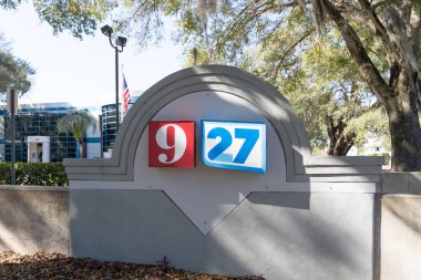 Orlando, Florida, ABD - 20 Ocak 2022: WFTV (Kanal 9) ve WRDQ (Kanal 27) Orlando, Florida, ABD 'deki merkezlerinde. WFTV ve WRDQ ABC ile bağlantılı televizyon kanallarıdır..