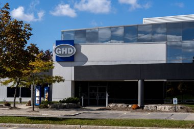 Waterloo, Ontario, Kanada - 17 Ekim 2020: Waterloo, Ontario, Kanada GHD ofisi. GHD Group Pty Ltd, çalışanlara ait çok uluslu bir teknik servis şirketidir..