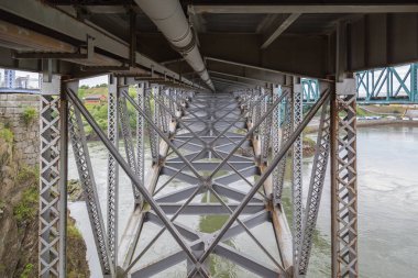 NEW BRUNSWICK, CANADA - 8 Ağustos 2017: Saint John, New Brunswick, Kanada 'da Reversing Falls karayolu köprüsü.