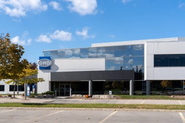 Waterloo, Ontario, Kanada - 17 Ekim 2020: Waterloo, Ontario, Kanada GHD ofisi. GHD Group Pty Ltd, çalışanlara ait çok uluslu bir teknik servis şirketidir..