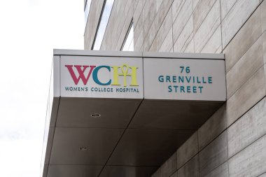 Toronto, Kanada - 29 Eylül 2020: Toronto Kadın Koleji Hastanesi (WCH) imzası. WCH Toronto şehir merkezinde bir eğitim hastanesi..