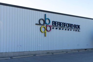 Waterloo, On, Kanada - 17 Ekim 2020: Waterloo, Ontario, Kanada 'daki binada Beresford Box Company imzası. Beresford Box Company, Kanadalı ve ABD 'li bölgesel ambalaj üreticisi..
