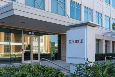 Tampa, Florida, ABD - 8 Ocak 2022: Tampa, Florida, ABD 'deki Kforce karargahı. Kforce bir personel hizmetleri ve çözüm firmasıdır..