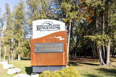 Kitchener, Ontario, Kanada - 17 Ekim 2020: Bingemans Kitchener, Ontario, Kanada 'da sözleşme imzaladı. Bingemans, Kanada Waterloo Bölgesi 'nin aile eğlencesi sunan lideridir..