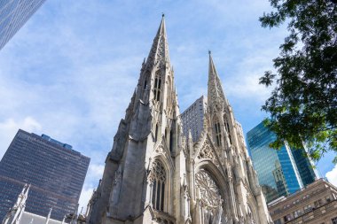 New York, New York 'taki St. Patrick Katedrali, ABD, 21 Ağustos 2022. St. Patrick Katedrali, Manhattan 'ın merkezinde bir katedraldir..