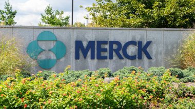 Kenilworth, New Jersey, ABD - 23 Ağustos 2022: Merck tabelası Kenilworth, New Jersey, ABD 'de. Merck Co., Amerikalı bir ilaç şirketi..