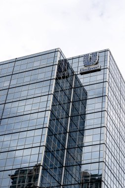 Toronto, Kanada - 29 Eylül 2020: Unilever Canada tabelası Toronto 'daki genel merkez binasında görüldü; Unilever Canada üretim, tedarik ve pazarlama gıda, ev ve kişisel bakım ürünleri üretiyor.