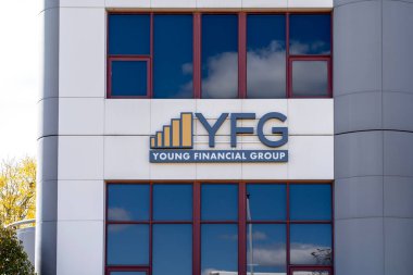 Waterloo, Ontario, Kanada - 17 Ekim 2020: YFG (Genç Finans Grubu) Kanada 'nın Ontario kentindeki ofis binasına imza attı. Şirket finansal hizmetler sunar..