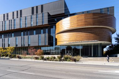 Waterloo, Ontario, Kanada - 17 Ekim 2020: Lazaridis İşletme ve Ekonomi Okulu Waterloo, Ontario, Kanada, Wilfrid Laurier Üniversitesi bir işletme okulu.