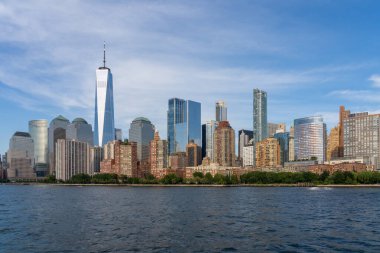 Manhattan ufuk çizgisi Hudson Nehri, New York, ABD, 19 Ağustos 2022.