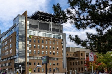 Toronto, Kanada - 29 Eylül 2020: Toronto 'daki binada Hurvitz Beyin Bilimleri Programı, bu Sunnybrook Programı felç, bunama, ruh hali ve anksiyete bozuklukları üzerine uzmanlaşmış..