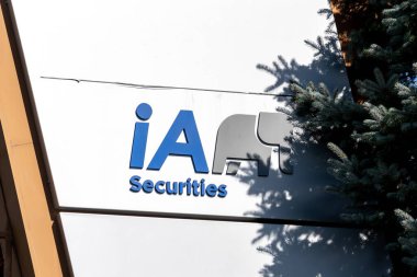 Waterloo, On, Kanada - 17 Ekim 2020: IA Securities (Endüstriyel İttifak Güvenlikleri) Kanada 'nın Ontario şehrinde ofis tabelası. IA Finans Grubu bir sigorta ve zenginlik yönetim grubudur.