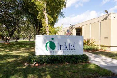 Miami Lakes, FL, ABD - 2 Ocak 2022: Miami Lakes, FL, ABD 'deki Inktel Contact Center Solutions. Inktel, iş hizmetleri ve doğrudan pazarlama hizmetlerinin küresel dış kaynak sağlayıcısıdır..