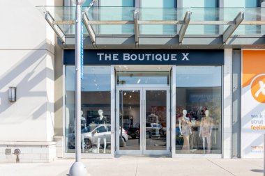 Toronto, Kanada - 15 Ekim 2019: Toronto 'daki Don Mills Dükkanında bir X Butiği mağazası. Butik X bir kadın giyim ve moda mağazası..