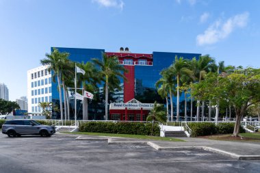 Miami, FL, ABD - 2 Ocak 2022: Royal Caribbean Grupları Miami, ABD merkezli. Royal Caribbean Group (eski adıyla Royal Caribbean Cruises Ltd., kısaca Royal Caribbean, kısaca Royal Caribbean, kısaca Royal Caribbean, kısaca Royal Caribbean.