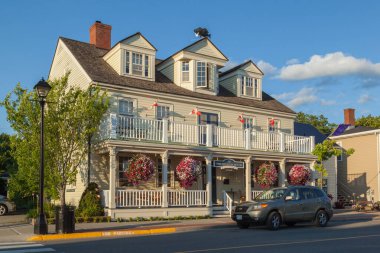 St. ANDREWS, NB, CANADA - AUGust 6, 2017: Kanada 'nın en büyük ulusal tarihi binalarından biri olan NB' deki St. Andrews (Deniz Kenarı) Miras Binası.