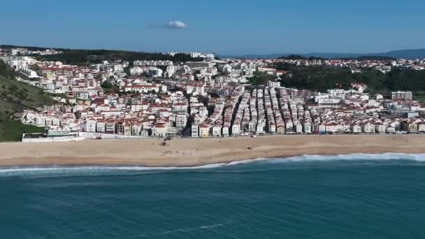 Portekiz Deki Nazare Kasabası Plaj Şehir Manzarası Nsansız Hava Aracı — Stok video