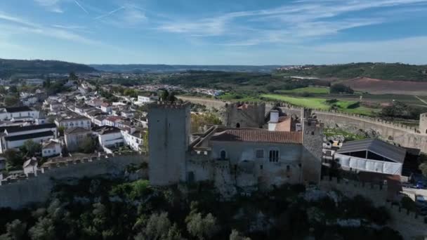 Ciudad Obidos Portugal Encuentra Una Colina Rodeada Por Una Muralla — Vídeos de Stock