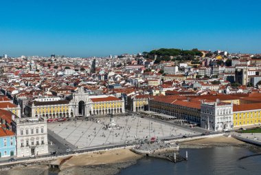 Portekiz, Lizbon 'daki ticaret meydanı. Palace Yard, Ribeira Kraliyet Sarayı. Drone Bakış Açısı