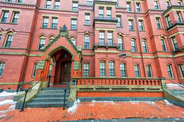 Boston 'da Harvard Yard' da. Harvard Üniversitesi Bölgesi. Massachusetts, ABD