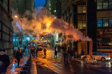 Duman ve İnsanlarla New York Sokak Eylemi.