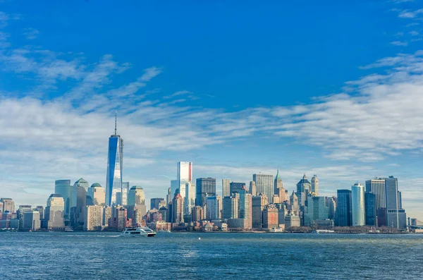 Nowojorski Manhattan Rzeką Hudson Błękitne Niebo Stany Zjednoczone — Zdjęcie stockowe