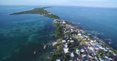 Karayip Denizi 'ndeki Caye Caulker Adası. Belize. Drone Bakış Açısı.