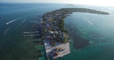 Karayip Denizi 'ndeki Caye Caulker Adası. Belize. Drone Bakış Açısı.