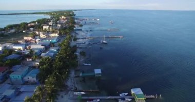 Karayip Denizi 'ndeki Caye Caulker Adası. Belize. Drone Bakış Açısı.