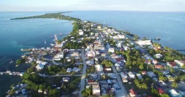 Karayip Denizi 'ndeki Caye Caulker Adası. Belize. Drone Bakış Açısı.