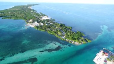Karayip Denizi 'ndeki Caye Caulker Adası. Belize. Drone Bakış Açısı.
