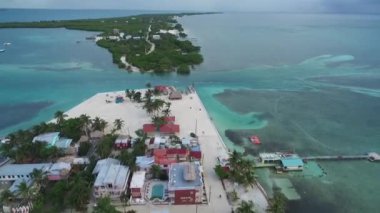 Karayip Denizi 'ndeki Caye Caulker Adası. Belize. Drone Bakış Açısı.