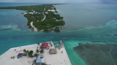 Karayip Denizi 'ndeki Caye Caulker Adası. Belize. Drone Bakış Açısı.