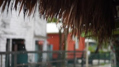 Karayip Adası 'nda yağmur damlaları düşüyor..