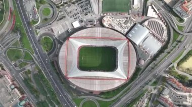 Estadio do Sport Lisboa e Benfica. Lizbon, Portekiz 'de çok amaçlı bir stadyum. Drone bakış açısı. Futbol stadyumu. 4k