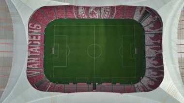 Estadio do Sport Lisboa e Benfica. Lizbon, Portekiz 'de çok amaçlı bir stadyum. Drone bakış açısı. Futbol stadyumu. 4k