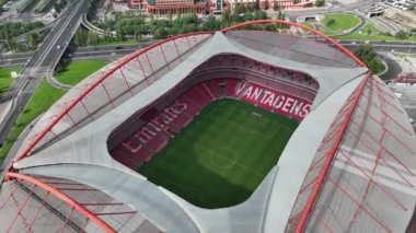 Estadio do Sport Lisboa e Benfica. Lizbon, Portekiz 'de çok amaçlı bir stadyum. Drone bakış açısı. Futbol stadyumu. 4k