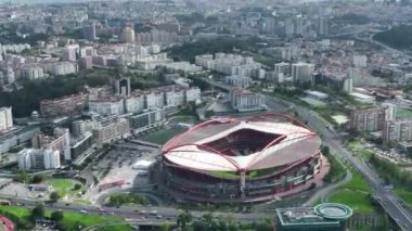 Estadio do Sport Lisboa e Benfica. Lizbon, Portekiz 'de çok amaçlı bir stadyum. Drone bakış açısı. Futbol stadyumu. 4k
