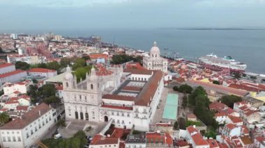 St. Vincent Manastırı, Sao Vicente de Fora Kilisesi ve Manastırı. Portekiz 'in Lizbon şehrindeki 17. yüzyıl kilise ve manastırı. Santa Engracia Ulusal Panteon Kilisesi