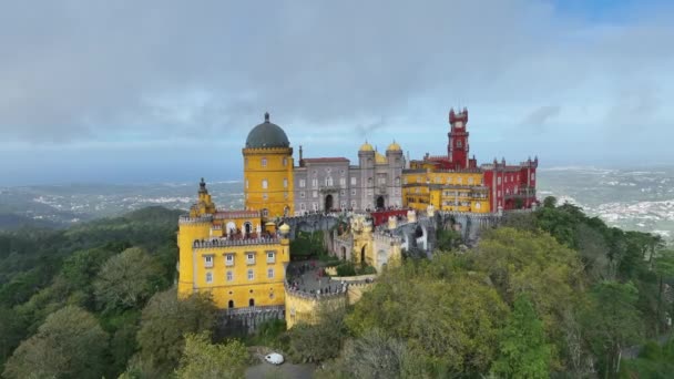 Sintra的Pena宫 葡萄牙里斯本 辛特拉市文化遗址的一部分 Drone的观点 — 图库视频影像