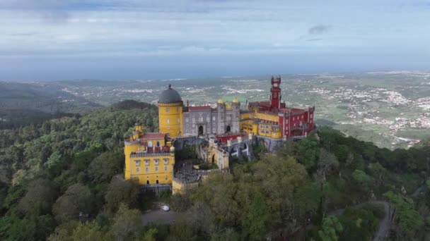 Sintra的Pena宫 葡萄牙里斯本 辛特拉市文化遗址的一部分 Drone的观点 — 图库视频影像