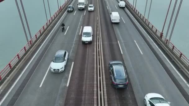 Traffic April Bridge Ponte Abril Terletak Lisbon Portugal Menyeberangi Sungai — Stok Video