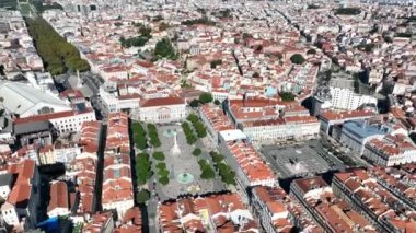 Praca Dom Pedro IV. Lizbon 'un merkez meydanı ve şehrin gerçek kalbi. Portekiz. 4k