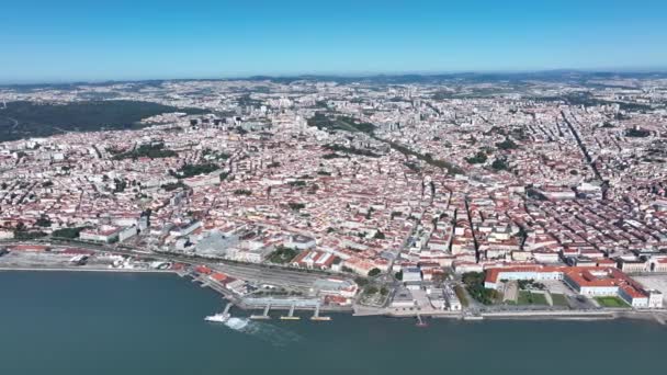 リズボン スカイライン 背景にダウンタウンと旧市街 ポルトガルだ — ストック動画