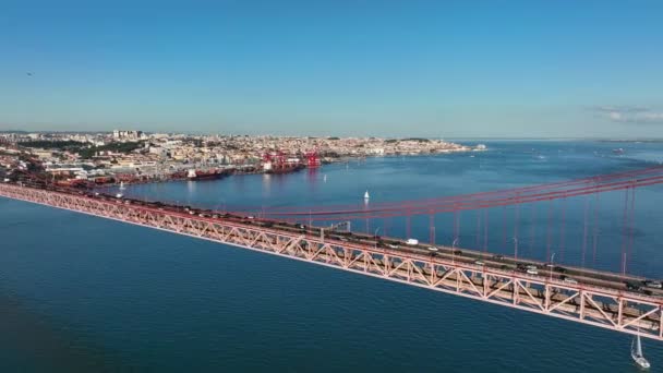 April Bridge Ponte Abril Located Lisbon Portugal Crossing Targus River — Vídeo de stock
